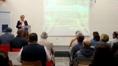 Kuşadası Belediyesi, kentte görev yapan muhtarların katılımıyla stratejik bilgilendirme, iş