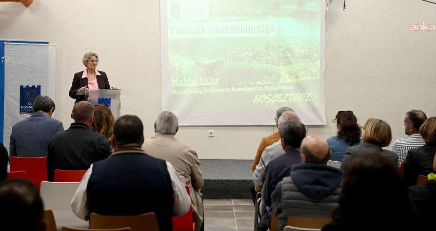 Kuşadası Belediyesi, kentte görev yapan muhtarların katılımıyla stratejik bilgilendirme, iş