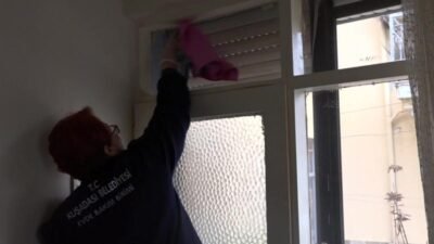 Kuşadası Belediyesi ekipleri, yıl boyunca süren evde bakım hizmetleri kapsamında