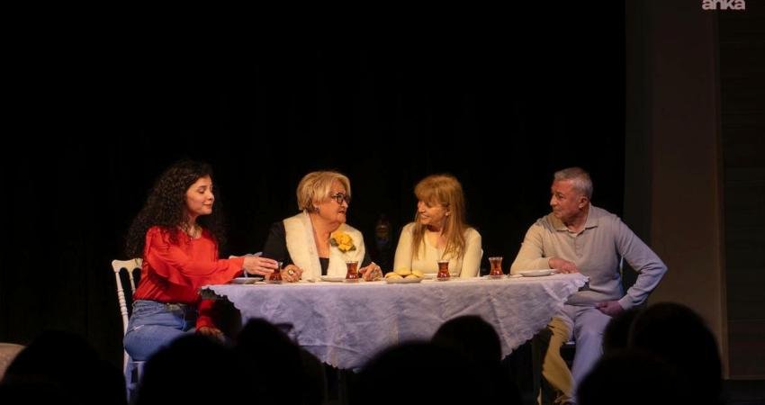 Kuşadası Belediyesi'nin 27 Mart Dünya Tiyatro Günü dolayısıyla düzenlediği Kuşadası Tiyatro