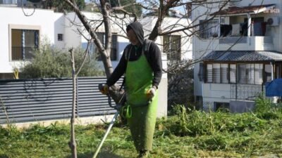 Kuşadası Belediyesi Park ve Bahçeler Müdürlüğü ekipleri, turizm sezonu öncesi