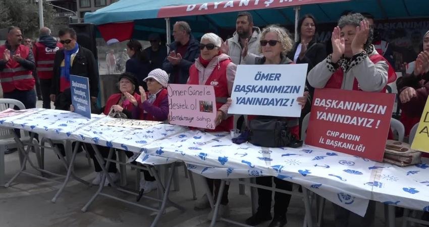Kuşadası’nda Adalet ve Dayanışma Çadırı’na ziyaretler devam ediyor Kuşadası’nda kurulan “Adalet ve Dayanışma Çadırı”na siyasi isimlerin destek amaçlı