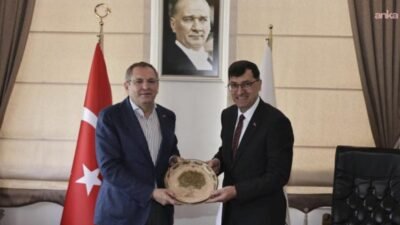 Kütahya Belediye Başkanı Eyüp Kahveci, Ayvalık Belediye Başkanı Mesut Ergin’i