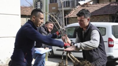 Kütahya Belediyesi Park ve Bahçeler Müdürlüğü koordinasyonunda düzenlenen programda vatandaşlara