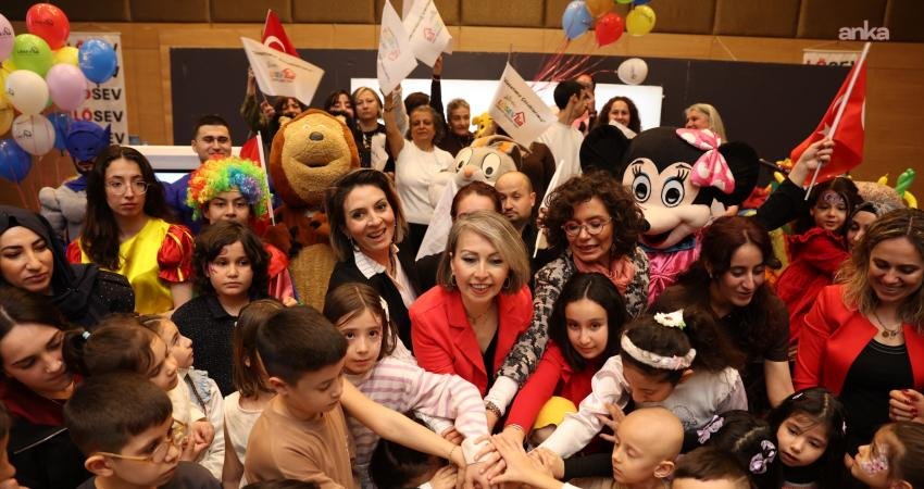 LÖSEV’e kayıtlı çocuklar ve aileleri, Türkiye genelinde düzenlenen bayramlaşma etkinliklerinde