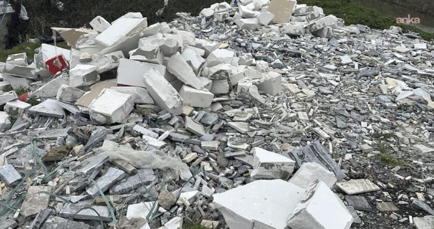 Lüleburgaz Zabıtası’ndan çevreyi kirleten kişiye 50 bin TL idari para cezası Lüleburgaz Belediyesi Zabıta Müdürlüğü, tadilat atıklarını dere yatağına döktüğü tespit