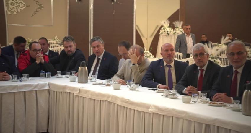 Mahmut Arıkan: Amerika ve İsrail’in saldırılarını meşrulaştıracak bir hamlenin Türkiye tarafından atılmasından ciddi şekilde tedirginiz Saadet Partisi Genel Başkanı Mahmut Arıkan, "Amerika ve İsrail’in saldırılarını