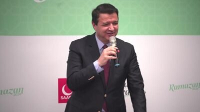 Saadet Partisi Genel Başkanı Mahmut Arıkan, partisinin genel merkezinde iftar