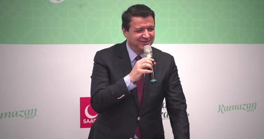 Saadet Partisi Genel Başkanı Mahmut Arıkan, partisinin genel merkezinde iftar