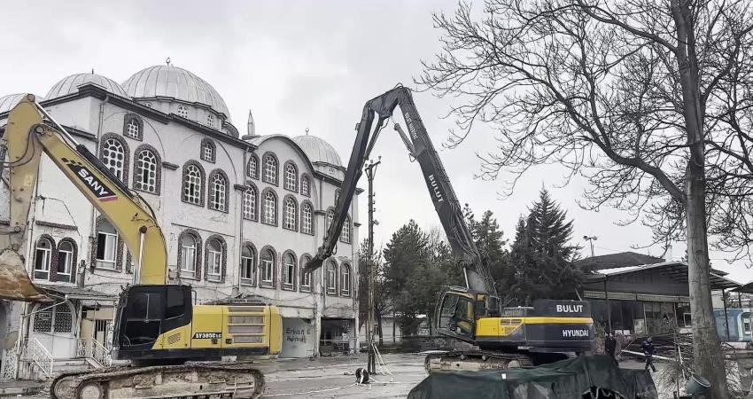 Kahramanmaraş merkezli 6 Şubat depremlerinde ağır hasar alan Küçük Sanayi