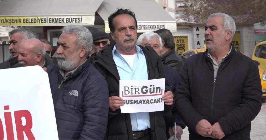 Malatya’da Birgün okur inisiyatifinden çağrı: Gazetecilik suç değildir, İsmail Arı serbest bırakılmalıdır Malatya Birgün okur inisiyatifi, gazeteci İsmail Arı’nın tutuklanmasını “Gazetecilik suç değildir”