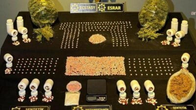 Malatya’da uyuşturucu operasyonu: 6 şüpheli gözaltına alındı, çok sayıda uyuşturucu madde ele geçirildi Malatya’da yapılan sokak satıcılarına yönelik operasyonda 6 şüpheli gözaltına alındı;