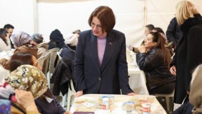 Maltepe Belediye Başkanı Esin Köymen, Cumhuriyet Meydanı’nda düzenlenen iftar programında