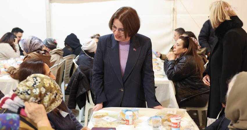 Maltepe Belediye Başkanı Esin Köymen, Cumhuriyet Meydanı’nda düzenlenen iftar programında