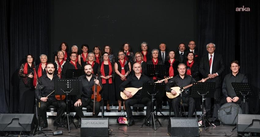 Maltepe Belediyesi Altın Yıllar Yaşam Merkezi üyelerinden oluşan Altın Sesler