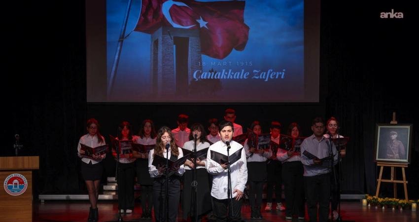 Maltepe’de Çanakkale Destanı genç kuşağın anlatımıyla yeniden hayat buldu 18 Mart Çanakkale Zaferi’nin 111’inci yıl dönümü dolayısıyla Maltepe Belediyesi tarafından