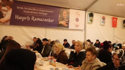 Maltepe Belediyesi’nin Cumhuriyet Meydanı’nda kurduğu iftar çadırında her akşam yüzlerce