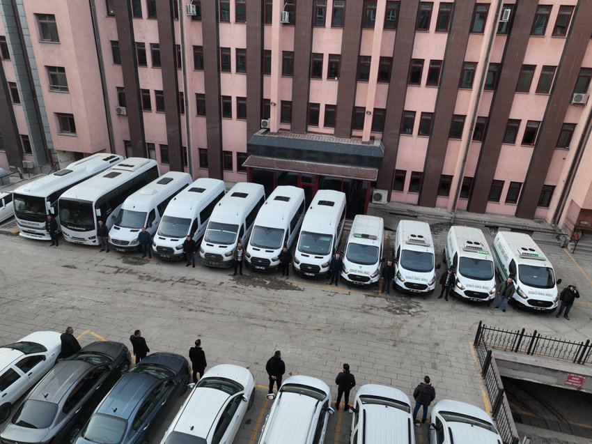 Mamak Belediyesi araç filosunu güçlendiriyor Mamak Belediyesi, araç filosunda yaptığı dönüşümle kiralık araç sayısını azalttı,