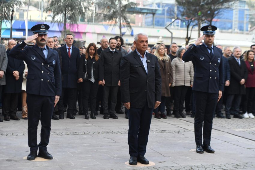 Mamak’ta Çanakkale Şehitleri saygı ve minnetle anıldı Mamak Belediyesi’nin düzenlediği 18 Mart töreninde Çanakkale ruhu vurgulandı, şehitler