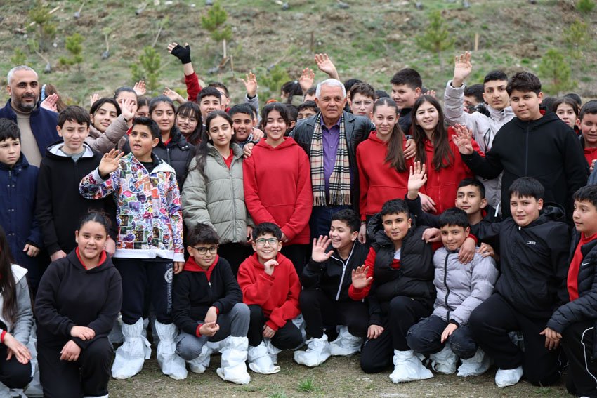 Mamak Belediyesi, Dünya Orman Haftası kapsamında düzenlediği ağaç dikme etkinliğiyle