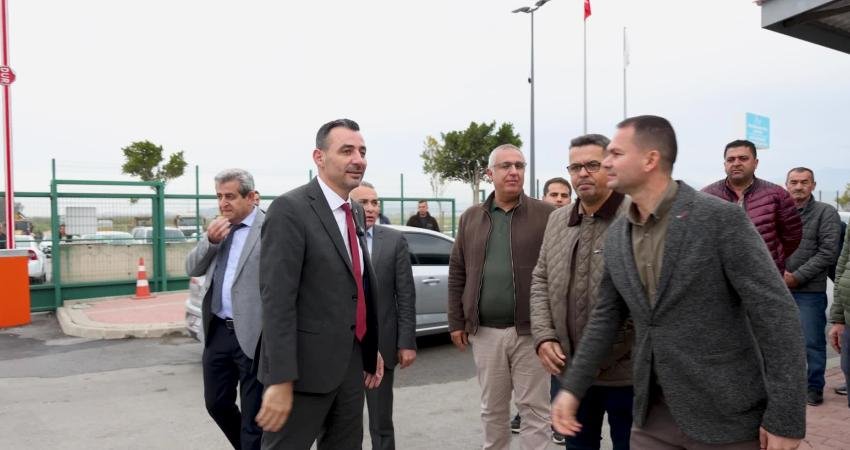 Manavgat Belediye Başkan Vekili Mehmet Çiçek, belediye personeli ve meclis