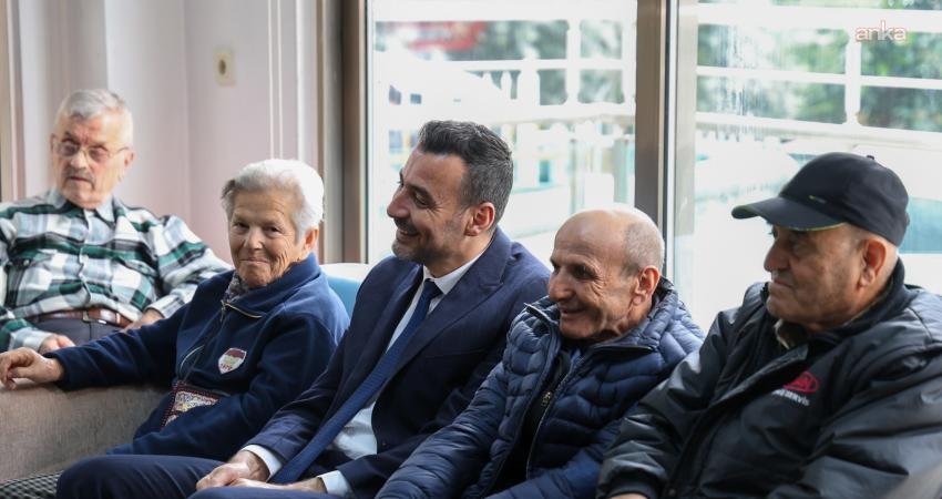 Manavgat Belediye Başkanı Çiçek, vatandaşlarla bayramlaştı Manavgat Belediye Başkan Vekili Mehmet Çiçek, Ramazan Bayramı'nın ilk gününde