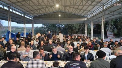 Manavgat Belediyesi, ramazan ayı boyunca mahallelerde kurduğu iftar sofralarıyla paylaşma