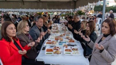 Manavgat Belediyesi, ramazan ayı boyunca kurduğu iftar sofralarıyla paylaşma ve
