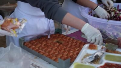 Manavgat Belediyesi, Kadir Gecesi’nde binlerce vatandaşı aynı sofrada buluşturdu. Atatürk