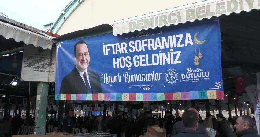 Manisa Büyükşehir Belediye Başkanı Dutlulu, Demircili vatandaşlar ile iftar sofrasında buluştu Manisa Büyükşehir Belediye Başkanı Besim Dutlulu, Demirci ilçesinde düzenlenen iftar