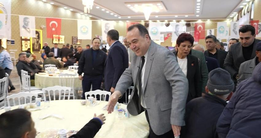 Manisa Büyükşehir Belediye Başkanı Besim Dutlulu, Köprübaşı ilçesinde düzenlenen iftar