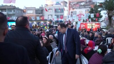Manisa Büyükşehir Belediye Başkanı Besim Dutlulu, Turgutlu ilçesinde düzenlenen iftar