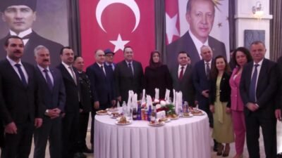 Manisa protokolü, Ramazan Bayramı’nın ilk gününde Manisa Öğretmenevi’nde düzenlenen bayramlaşma