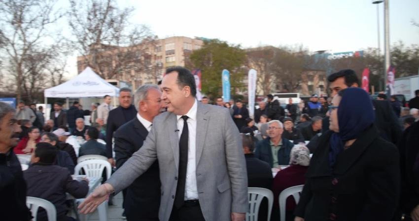 Manisa Büyükşehir Belediyesi ve Salihli Belediyesi iş birliğinde düzenlenen iftar