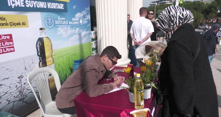 Manisa’da “Atık Yağını Getir, Suyunu Kurtar” kampanyasına yoğun ilgi Manisa Büyükşehir Belediyesi’nin çevre kirliliğiyle mücadele çalışmaları kapsamında "Atık Yağını