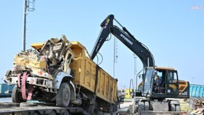 Manisa Büyükşehir Belediyesi, kent estetiğini bozan ve güvenlik riski oluşturan