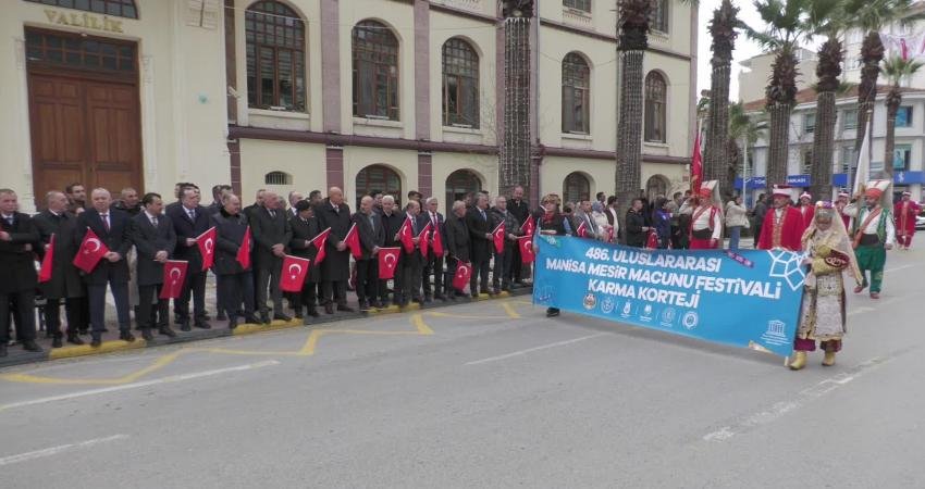 Manisa’da Mesir Macunu Festivali, Karma Töreniyle başladı…. Yurttaşlar mesir kazanına akın etti UNESCO listesinde yer alan 486’ncı Uluslararası Manisa Mesir Macunu Festivali,