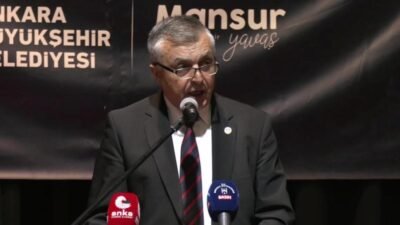 Ankara Büyükşehir Belediye (ABB) Başkanı Mansur Yavaş, Karaman'da bir okulda