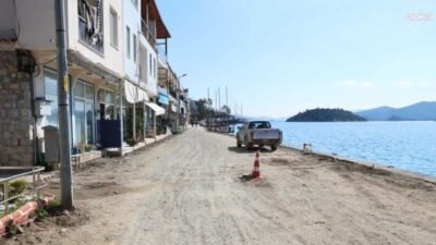 Marmaris Belediyesi, deniz turizminin önemli merkezlerinden Bozburun’da sahil bandını baştan