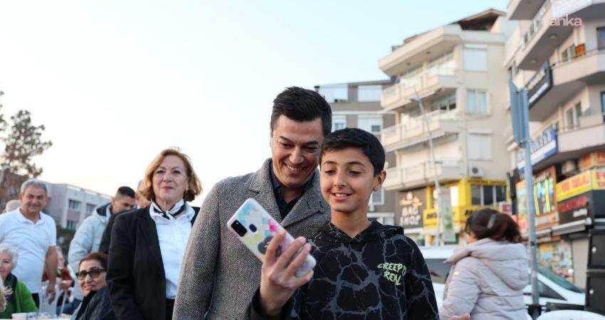 Marmaris Belediyesi tarafından Kadir Gecesi’nde düzenlenen halk iftarında binlerce kişi