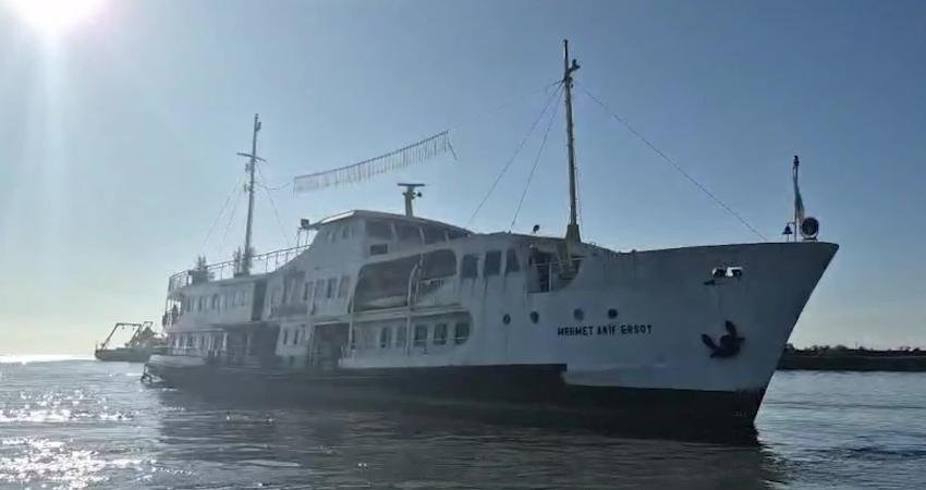 Mehmet Akif Ersoy vapuru, tekrar İstanbul’a hizmet edecek Tuzla Belediye Başkanı Eren Ali Bingöl, Tuzla Belediyesi’nin gençlik gemisi