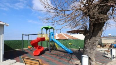 Eskiyen ve geçtiğimiz aylarda afetten etkilenen Menderes'teki Efemçukuru oyun parkı,