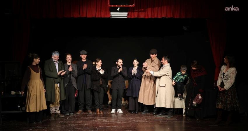 Merkezefendi’de tiyatro dolu üç gün yaşandı Merkezefendi Belediyesi’nin düzenlediği “Kısa Oyunlar Festivali” üç gün boyunca sanatseverlerle