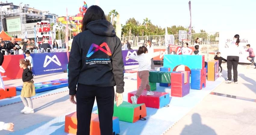 Mersin Büyükşehir Belediye Başkanı Seçer: “Bölgemizde huzur ve barış istiyoruz” Türkiye Belediyeler Birliği (TBB) Başkan Vekili ve Mersin Büyükşehir Belediye