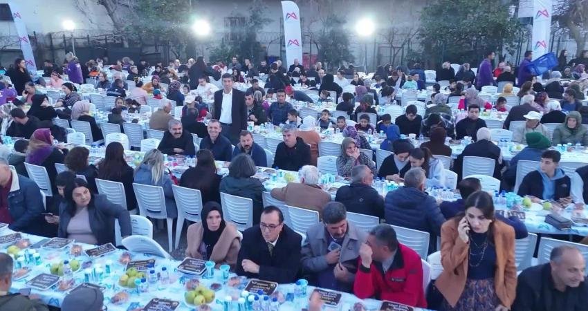 Mersin Büyükşehir Belediye Başkanı Seçer, Akdenizlilerle iftarda buluştu Türkiye Belediyeler Birliği (TBB) Başkan Vekili ve Mersin Büyükşehir Belediye