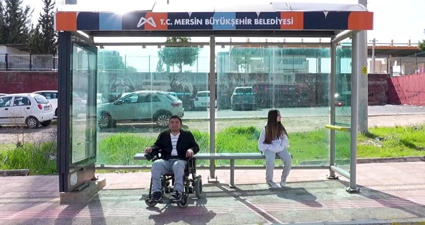 Mersin Büyükşehir Belediyesi, özel gereksinimli bireylerin toplu taşıma araçlarına erişimini