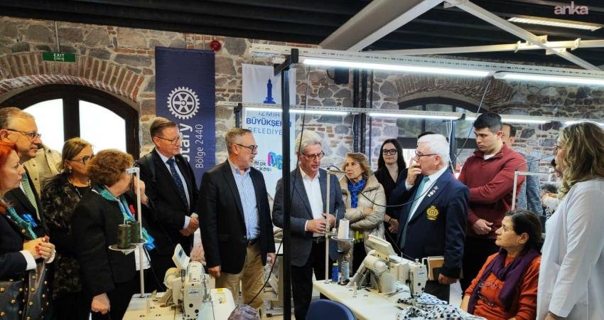 Meslek Fabrikası’nın Altın İğne Projesi’ne uluslararası ilgi İzmir Büyükşehir Belediyesi Meslek Fabrikası’nın Altın İğne Projesi, kadınların mesleki