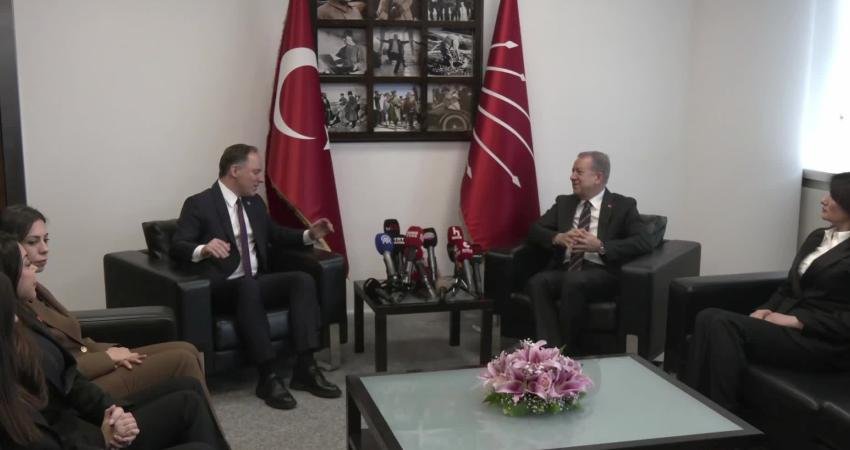 MHP’den CHP’ye bayram ziyareti… CHP, Türkeş ve İmamoğlu’nun tutukluluğunu benzetti, MHP itiraz etti Siyasi partiler arası bayramlaşma ziyareti kapsamında MHP heyeti, CHP’yi ziyaret