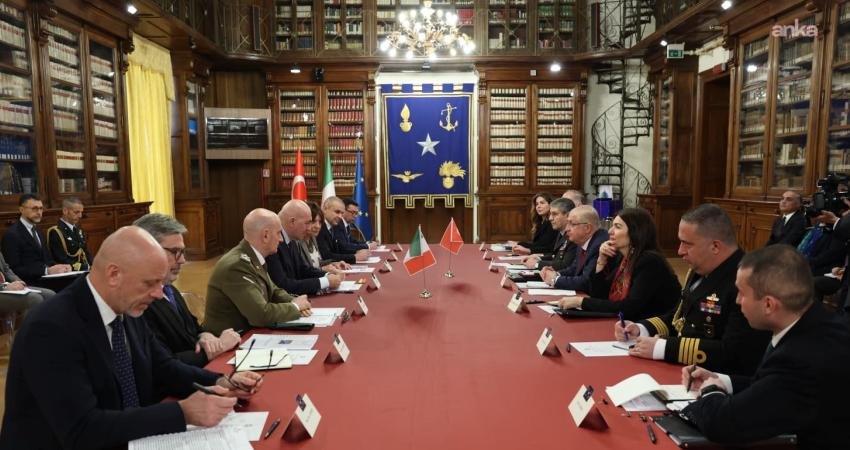 Milli Savunma Bakanı Güler, İtalyan mevkidaşı Crosetto ile biraraya geldi Milli Savunma Bakanı Yaşar Güler ve İtalya Savunma Bakanı Guido