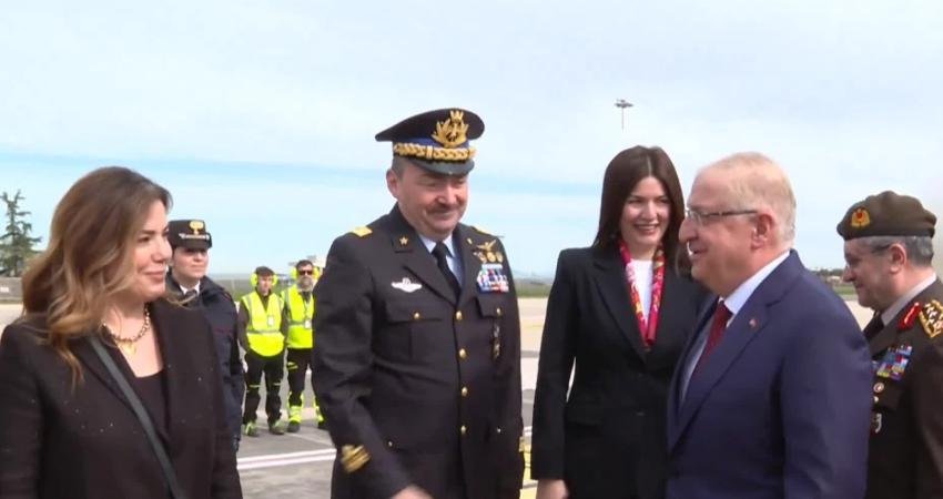 Milli Savunma Bakanı Güler, İtalya’ya resmi ziyarette bulundu Mill Savunma Bakanı Yaşar Güler, İtalya Savunma Bakanı Guido Crosetto’nun resmi